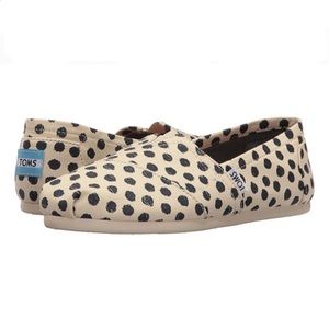 NWOT TOMS Shoes in Black and Cream Polka Dots